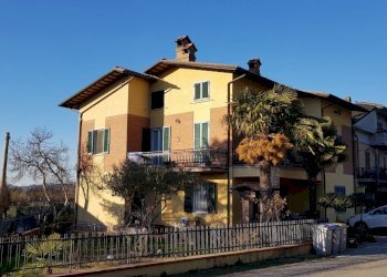 facciata - Villa Via Entrata 5, Torgiano - foto 1