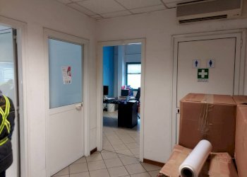 Magazzino via Renata Bianchi, Genova (zona Cornigliano) - foto 2