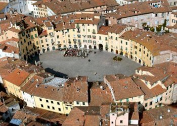 Attività Commerciale Via Nuova, Lucca (zona Centro Storico) - foto 1