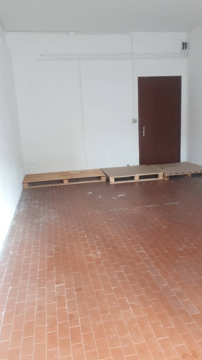 Magazzino Viale Europa, Lucca (zona San Donato) - foto 1