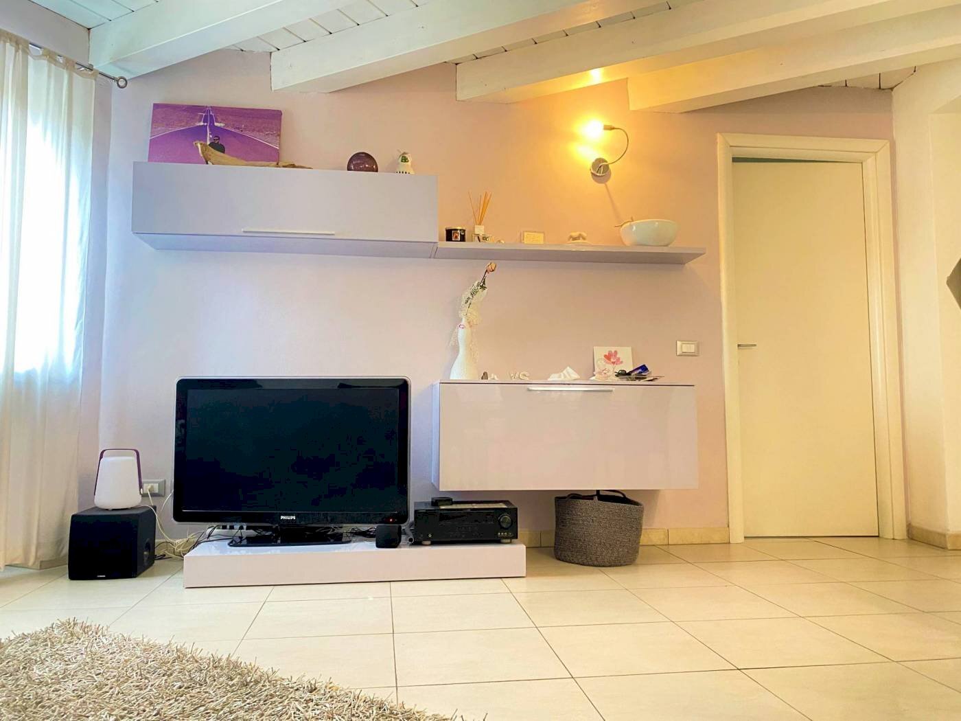 Soggiorno - Four-room apartment via Sant'Isidoro, 39/C, Romano Canavese - photo 3