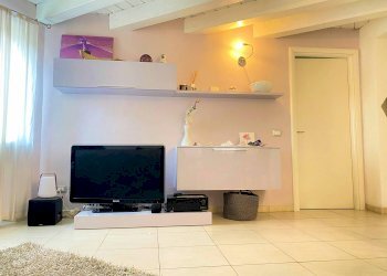 Soggiorno - Quadrilocale via Sant'Isidoro, 39/C, Romano Canavese - foto 3