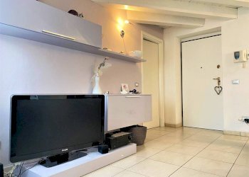 Soggiorno - Quadrilocale via Sant'Isidoro, 39/C, Romano Canavese - foto 4