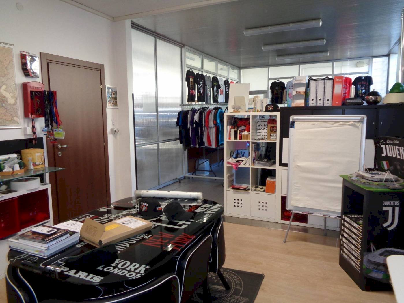 Capannone via Antonio Vacca, Brandizzo - foto 1