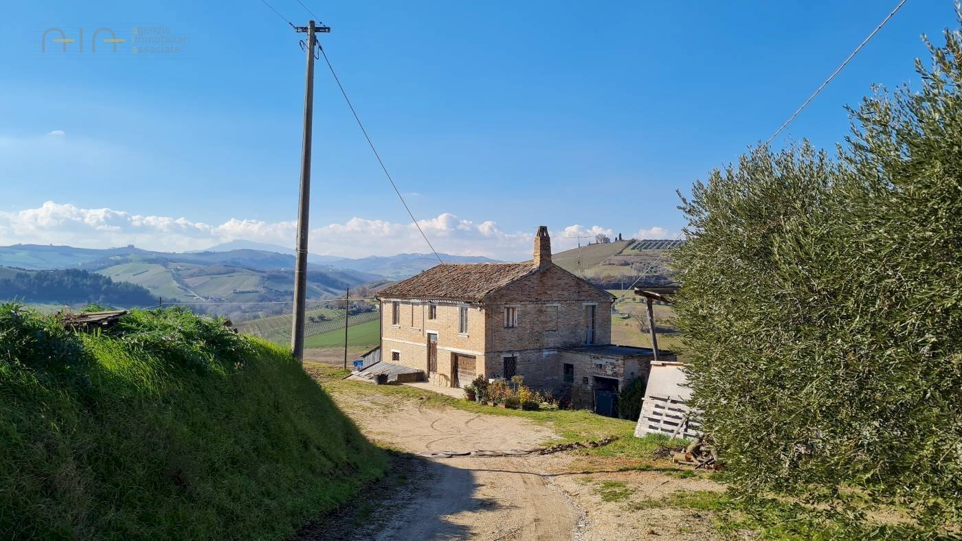 Rustic Montefiore dell'Aso - photo 3