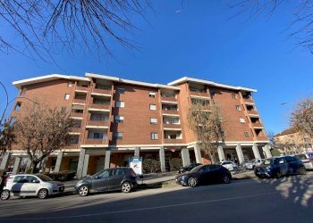 Facciata - Quadrilocale viale Giuseppe Garibaldi, 35, Carmagnola - foto 1