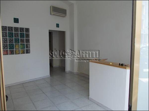iNGRESSO CON RECEPTION - Locale Commerciale VIA BADALONI 43, Livorno - foto 1