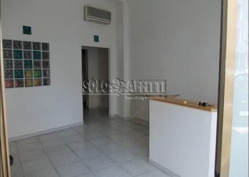 iNGRESSO CON RECEPTION - Locale Commerciale VIA BADALONI 43, Livorno - foto 1