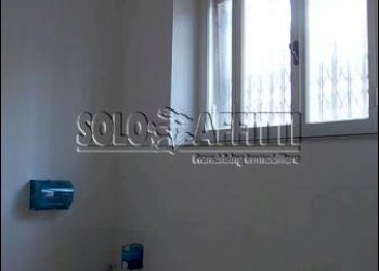 Corridoio - Locale Commerciale VIA BADALONI 43, Livorno - foto 2