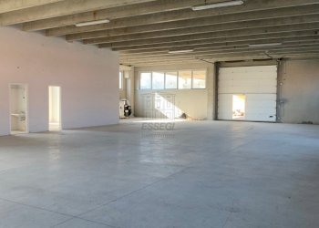 3.jpg - Locale Commerciale Via della Chiesa 9, Capannori - foto 1