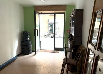 3B6E9225-BA55-41FD-8286-6FF84FEB643D.jpeg - Commercial Premises Genova - photo 2