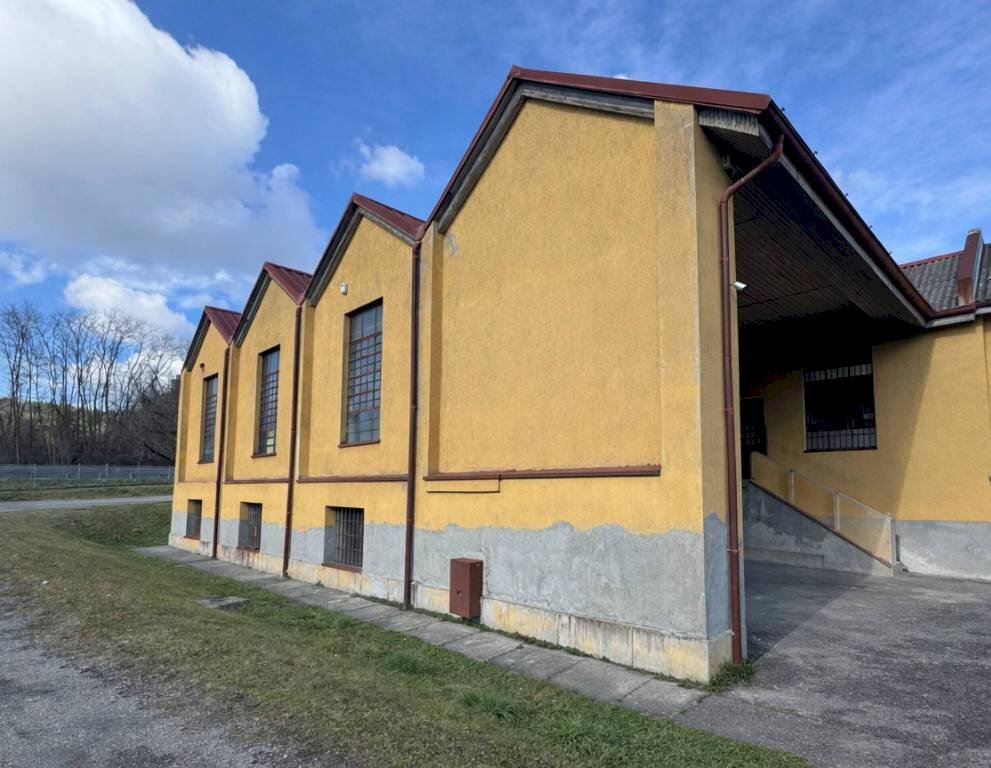 Facciata - Capannone via piave 6, Castronno - foto 3