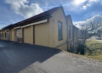 Facciata - Capannone via piave 6, Castronno - foto 1