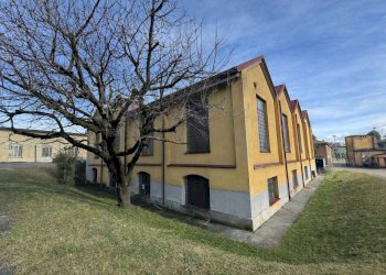 Facciata - Capannone via piave 6, Castronno - foto 5