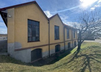 Facciata - Capannone via piave 6, Castronno - foto 6