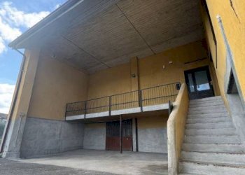 Facciata - Capannone via piave 6, Castronno - foto 21