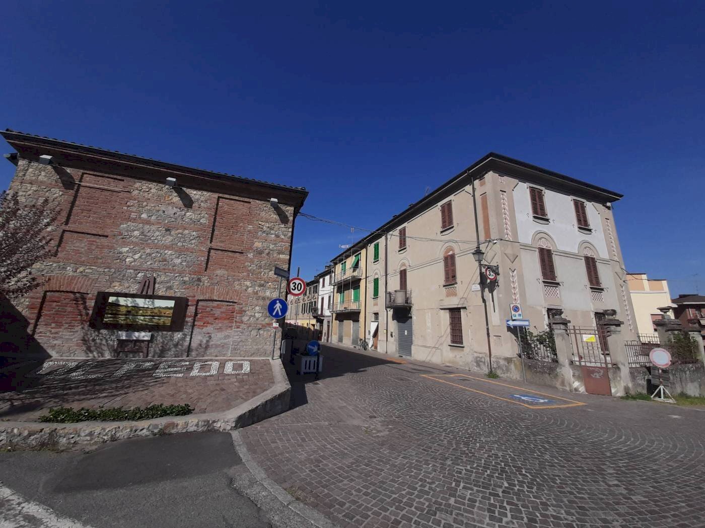 Facciata - Stable - Palace via Giuseppe Pellizza, Volpedo - photo 1