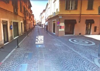 NEGOZIO IN VIA EMILIA - Negozio vicolo Commenda, 1, Tortona - foto 1