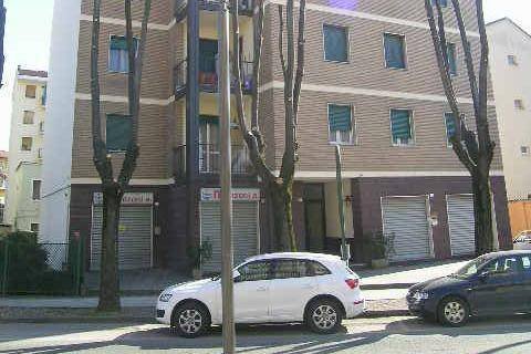 palazzo negozio - Negozio via Virginio Arzani, Tortona - foto 1