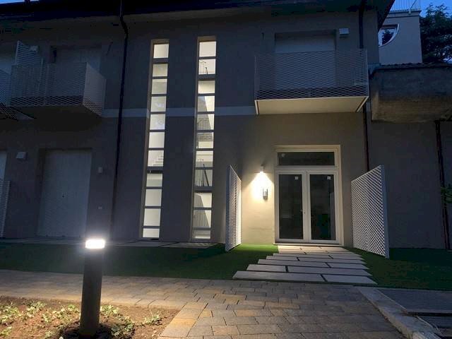 Appartamento via Col di Lana, Albizzate - foto 1