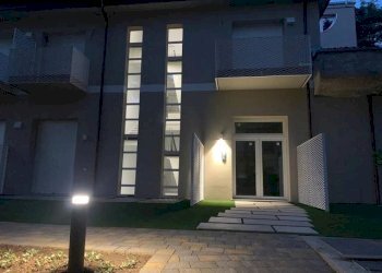 Appartamento via Col di Lana, Albizzate - foto 1