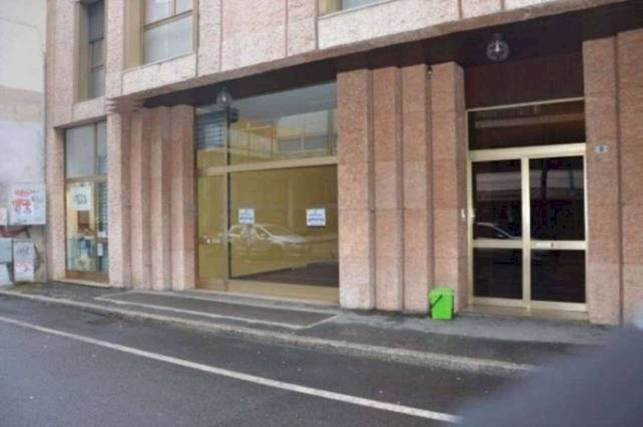 Negozio via Giovanni Battista Trombini, Gallarate - foto 2