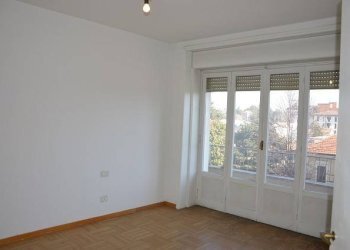 camera da letto - Trilocale via Galileo Galilei, Gallarate - foto 12