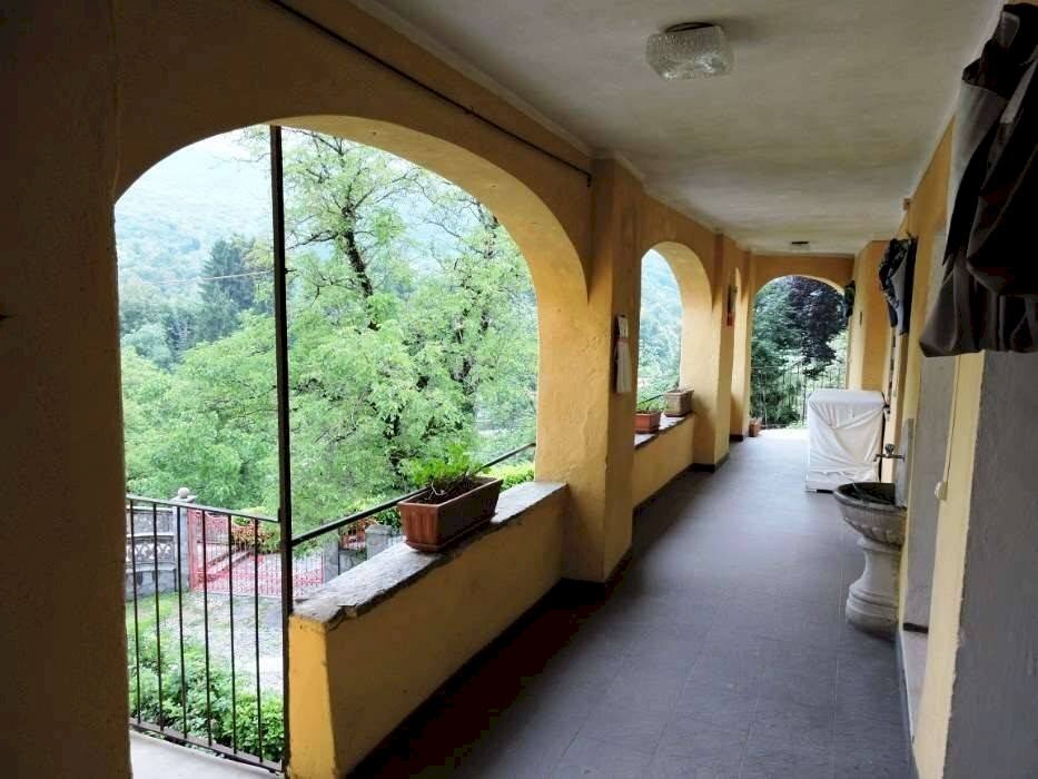 Casa indipendente via Chioso, Castello Cabiaglio - foto 1