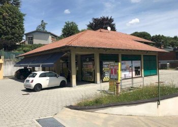 Facciata - Negozio via Vellone, 42, Varese - foto 5