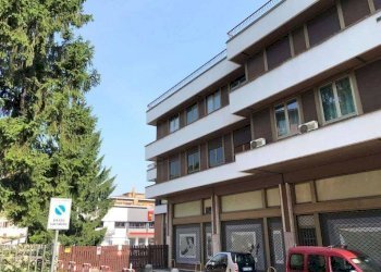 Facciata - Trilocale piazza Giovanni XXIII, 13, Varese - foto 2