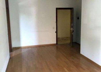 Stanza non arredata - Trilocale piazza Giovanni XXIII, 13, Varese - foto 5