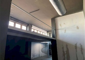 Interno non residenziale - Negozio piazza Giovanni XXIII, 13, Varese - foto 8