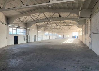 Interno non residenziale - Capannone via Alioli e Sassi, 19, Gavirate - foto 4