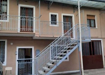 Facciata - Casa indipendente viale Europa, Golasecca - foto 1