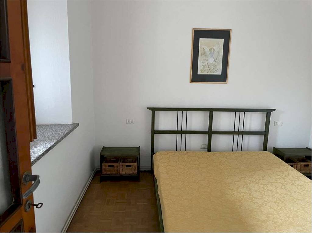 Camera da letto - Trilocale via Riale, 4, Taino - foto 3