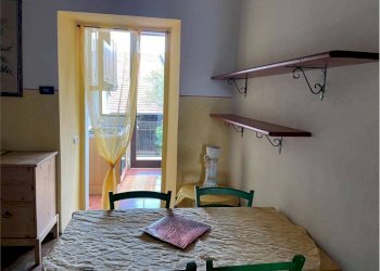 Camera da letto - Trilocale via Riale, 4, Taino - foto 9