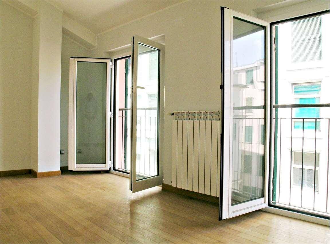 Four-room apartment Piazza Raffaele de Ferrari, 4, Genova (neighborhood Centro) - photo 1