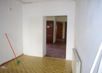 Negozio via Ugo Foscolo, Gallarate - foto 3