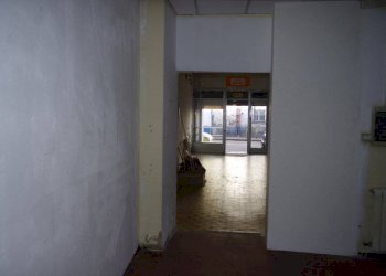 Negozio via Ugo Foscolo, Gallarate - foto 4