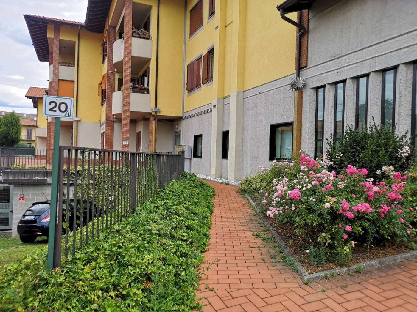 complesso - Two-room apartment via Don Enrico Locatelli, 10, Vergiate - photo 1
