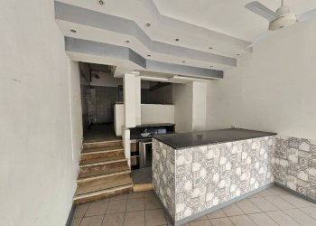 Interno palazzo - Negozio via Lazio, 41, Varese - foto 4