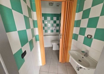 Bagno - Negozio via Lazio, 41, Varese - foto 9