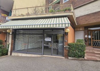 Facciata - Negozio via Lazio, 41, Varese - foto 20