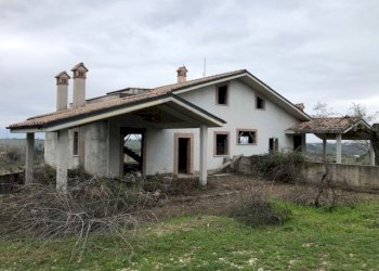 14.jpg - Villa Via Tevere, Sant'Angelo Romano - photo 15