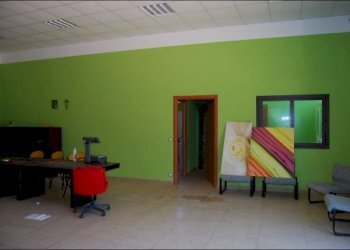 DSC_2004.JPG - Locale Commerciale Modica - foto 6