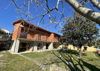 viste - Casa indipendente Via della Treggia snc, Perugia - foto 1