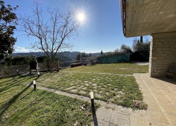 giardino - Casa indipendente Via della Treggia snc, Perugia - foto 11