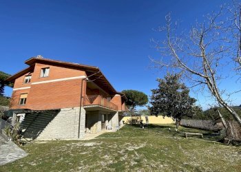 viste - Casa indipendente Via della Treggia snc, Perugia - foto 13