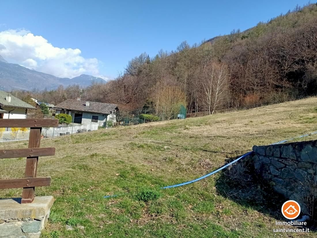 Building land Pontey - photo 1