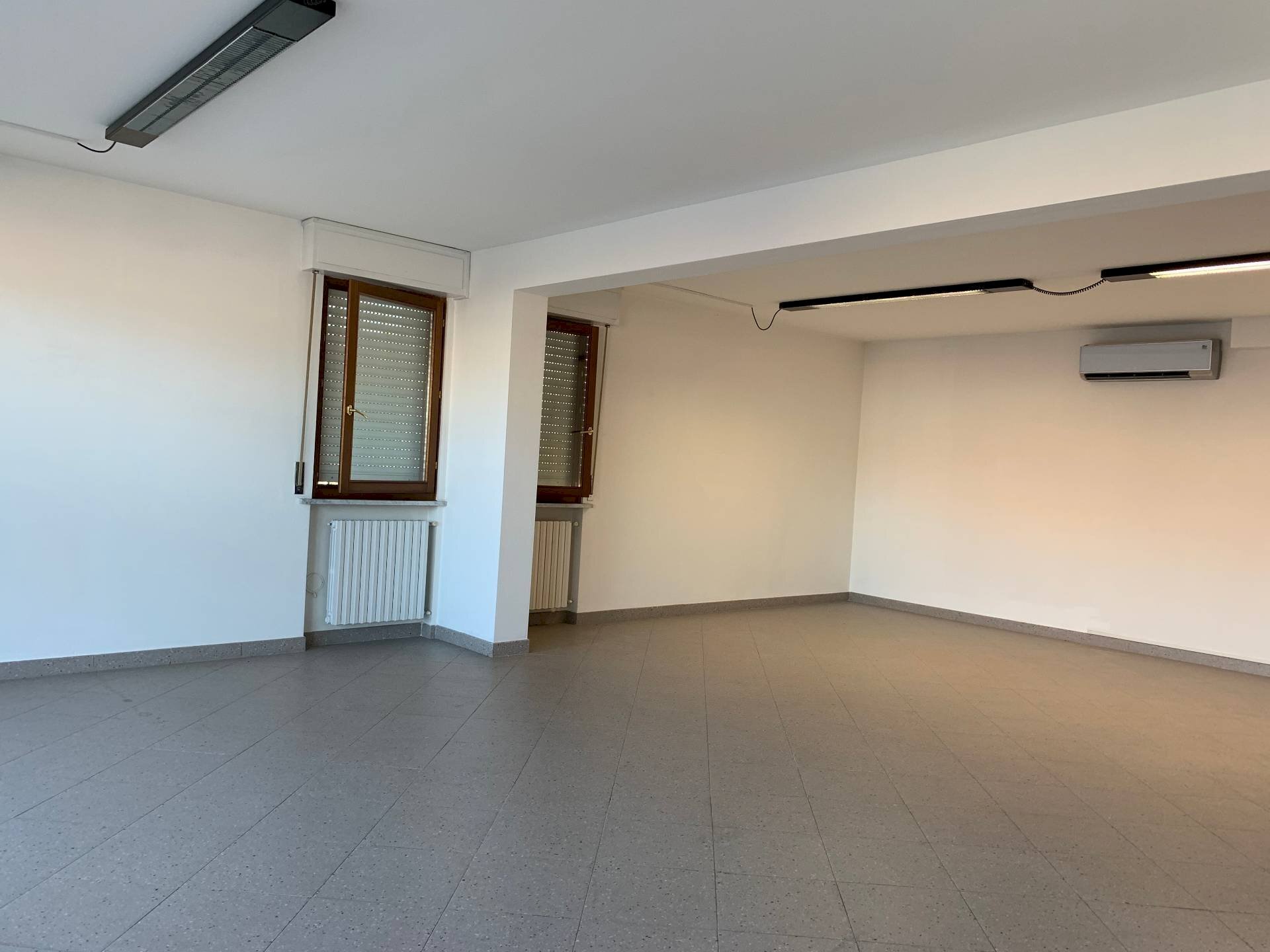 Attività Commerciale Via Salicchi, Lucca - foto 1